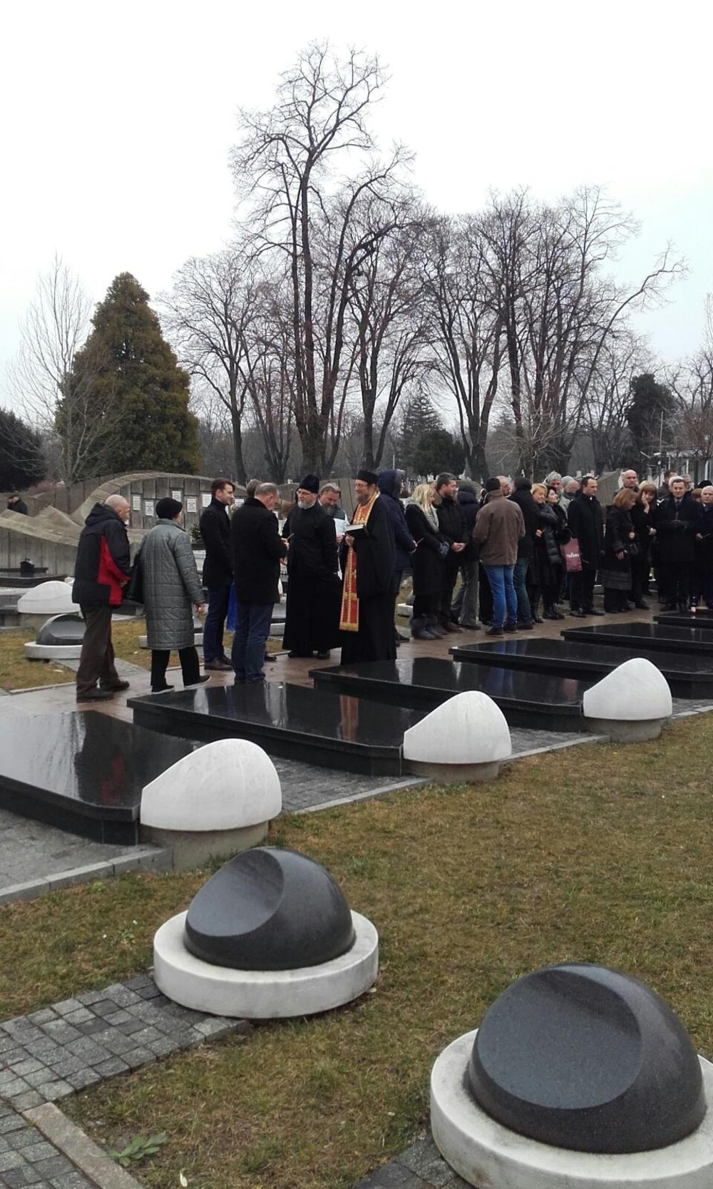 Na pomenu su bili bliski prijatelji i porodica  