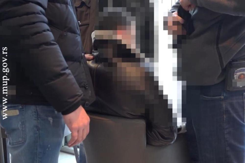 UBACILI GA U GEPEK, DAVILI, TUKLI KAIŠEM: Stravična sačekuša za mladića (21) na Voždovcu!