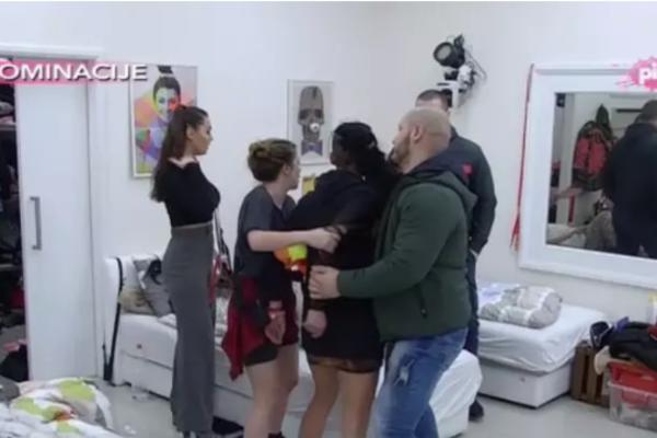 OBEZBEĐENJE NIJE MOGLO DA JE OBUZDA: Opsovala joj je oca, kad ju je čula, skočila je kao raspomamljena da je bolesnu dokusuri! (VIDEO)