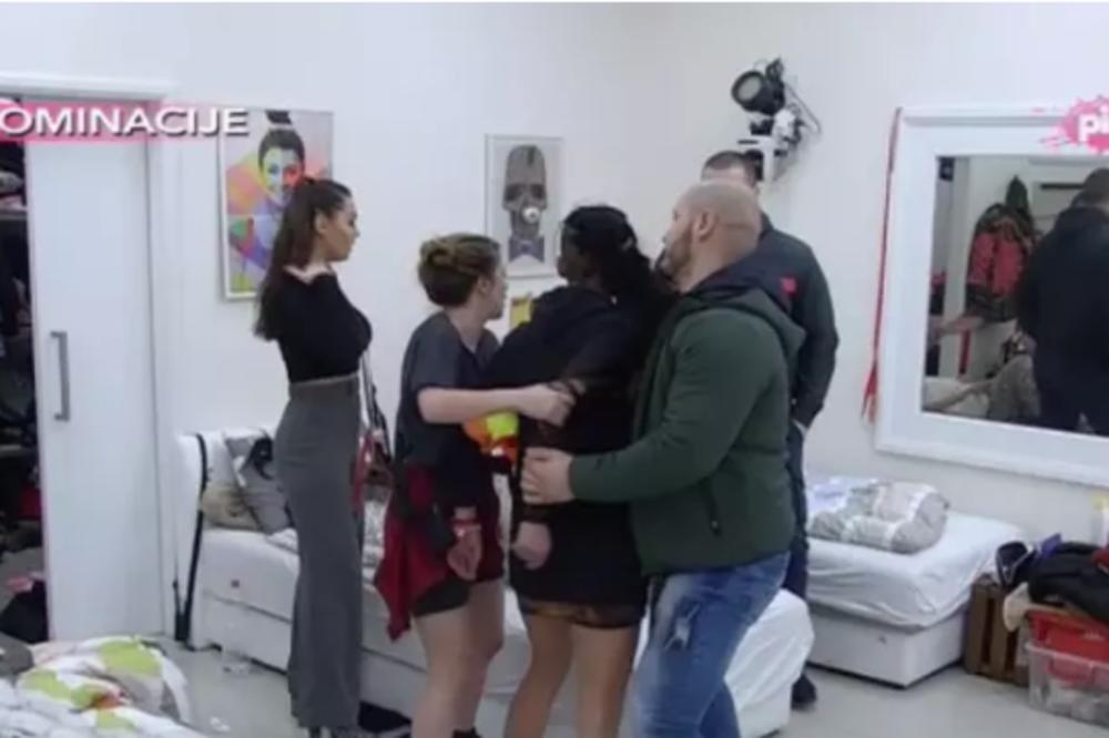 OBEZBEĐENJE NIJE MOGLO DA JE OBUZDA: Opsovala joj je oca, kad ju je čula, skočila je kao raspomamljena da je bolesnu dokusuri! (VIDEO)