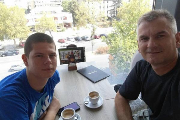 LJUDI SE CENE PO TELEFONU KOJI NOSE, RODITELJI KOJI POŠTENO RADE SU LOŠI! Stefan (16) sastavom objasnio probleme sa kojima se susreću mladi!