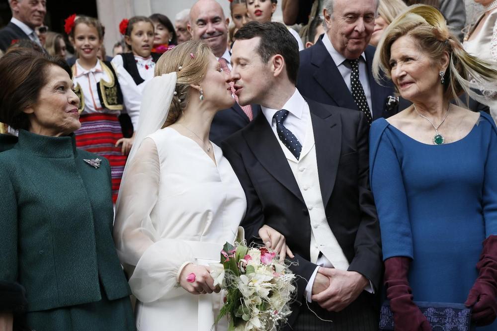 Britanci žestoko o našem kraljevskom paru: Oni su JEZIVI, Danica izgleda kao da je izašla iz HORORA (FOTO)