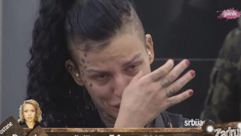 Mnogo je vezana za oca  