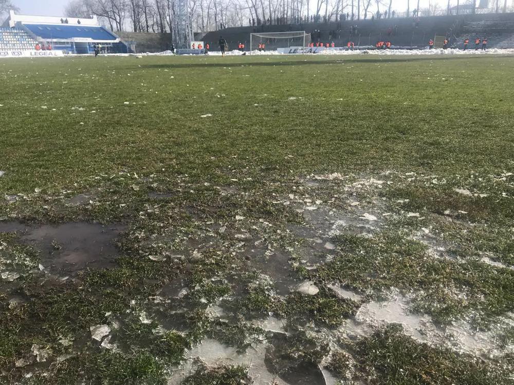 Spartakov teren u nedelju - neuslovi za igru  