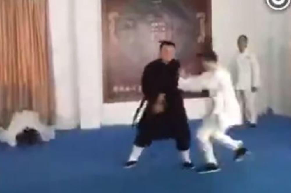 PADAJU KAO MUVE: Da li je ovaj čovek JAČI OD ČAKA NORISA ili je NAJVEĆI PREVARANT koji je hodao planetom? (VIDEO)