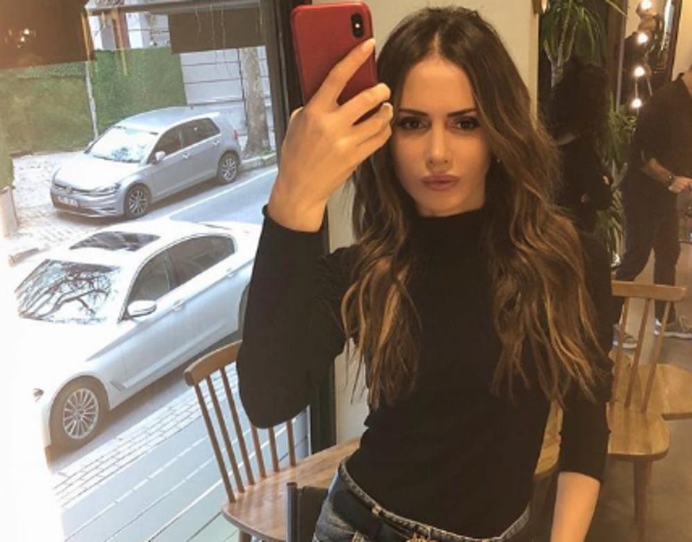 Emini Jahović što na umu to na drumu