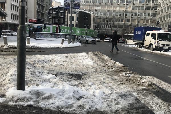 BEOGRAD JE U ČETVRTOM STEPENU PRIPRAVNOSTI: Zbog snega je na nogama skoro 250 ljudi!