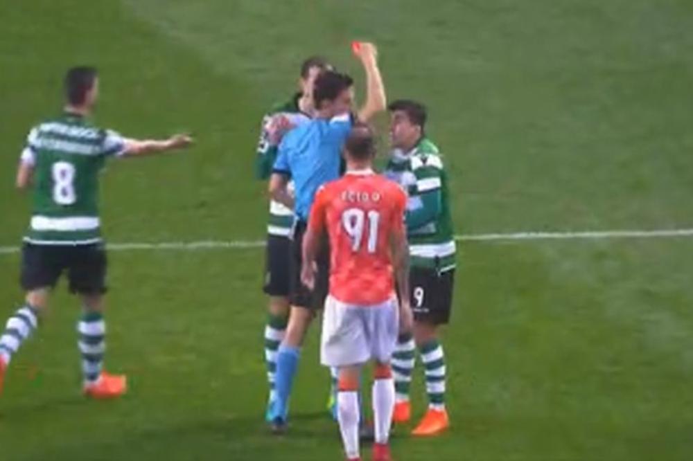 Gledali smo snimak 5 puta i možemo još 10, ali nam i dalje nije jasno zašto je Raća Petrović dobio crveni karton?! (VIDEO)