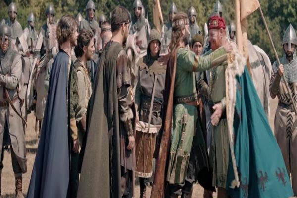 SAMO JE PAO: Poznati glumac se SRUŠIO NA ZEMLJU na snimanju Nemanjića! (FOTO)