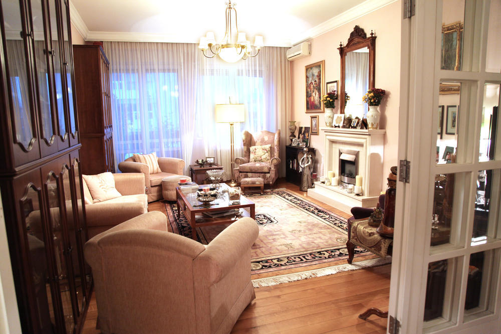 NAŠU VODITELJKU MUŽ JE GODINAMA MALTRETIRAO: Procurio njihov INTIMNI SNIMAK, a ovo se dešavalo IZA ZATVORENIH VRATA