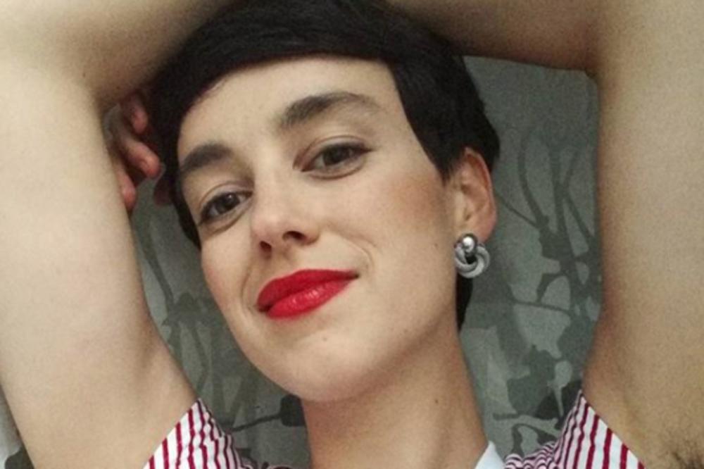 NIJE DEPILIRALA NIJEDAN DEO TELA GODINU DANA: Evo šta njen suprug kaže na to! (FOTO)