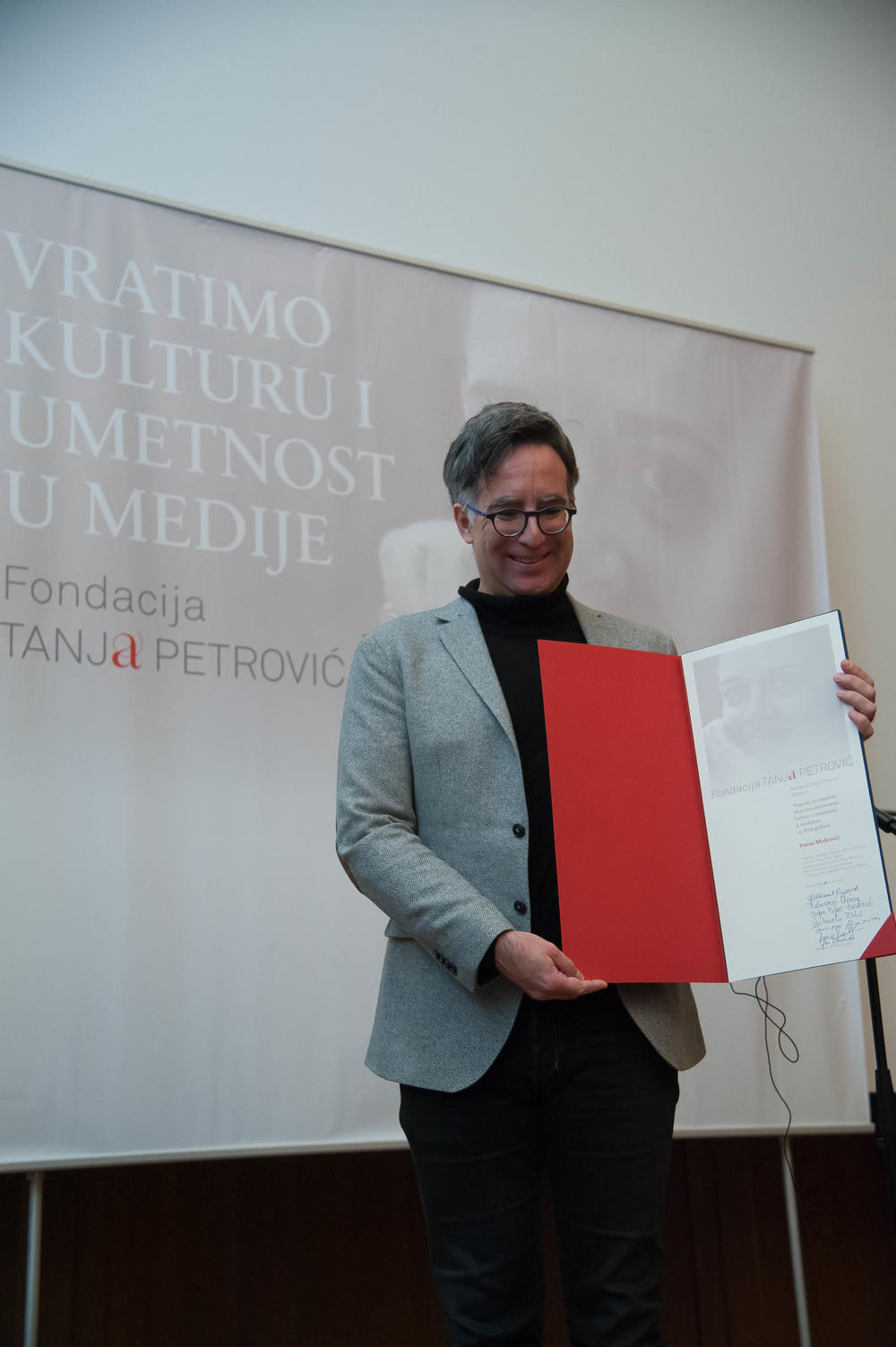 Ponosni dobitnik nagrade  