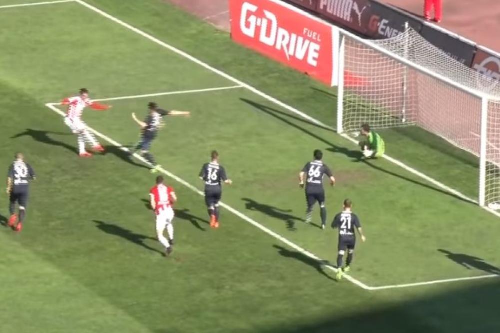 Na Marakani jedva da je ubo poneku notu, a već je odsvirao svoje i u drugom klubu, pa je spakovao instrument i otišao! (VIDEO)