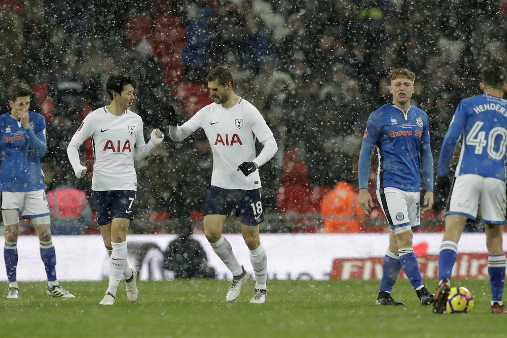 Totenhem razmontirao Ročdejl! (VIDEO)