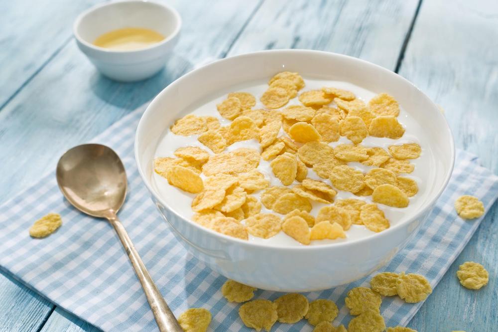 IZBACILA SAM IZ ŽIVOTA OVE TRI JUTARNJE NAVIKE I KONAČNO SMRŠALA! Devojka otkrila šta izbegava u vreme doručka