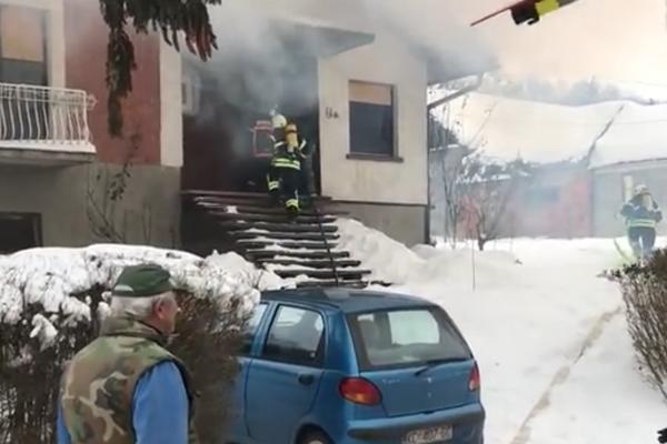 ZBOG ŽENE ZAPALIO KOMŠIJAMA KUĆU: Upao je sa sekirom, sve polio benzinom, a onda je samo PLANULO! (VIDEO)