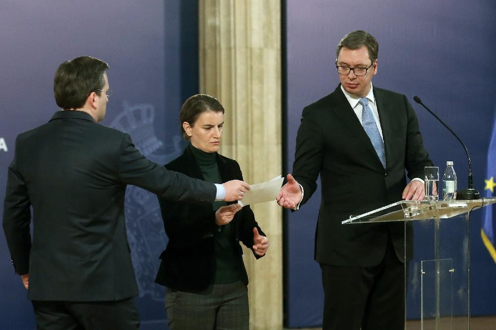 VUČIĆ I BRNABIĆ PRESEKLI VRPCU! Otvoren velelepni Hilton u Beogradu!