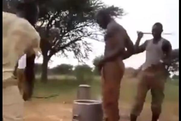 OVAKO IZGLEDA RUČAK SPECIJALACA U NIGERIJI: A ovaj poslednji na snimku je POBEDIO! (VIDEO)