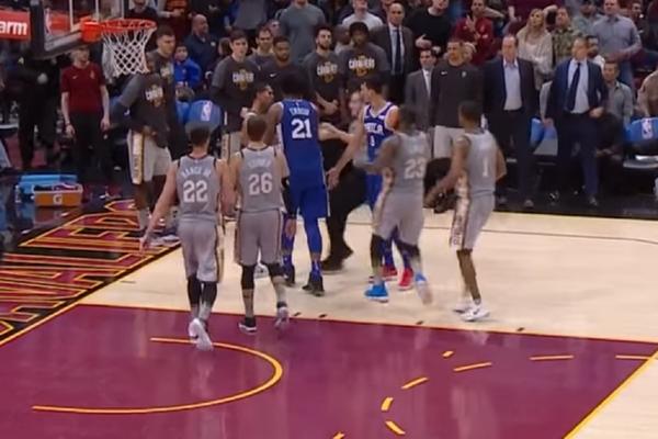 Lebron poludeo zbog Šarića! Hrvat oskrnavio svetinju, igrači Klivlenda ga gađali loptom! (VIDEO)