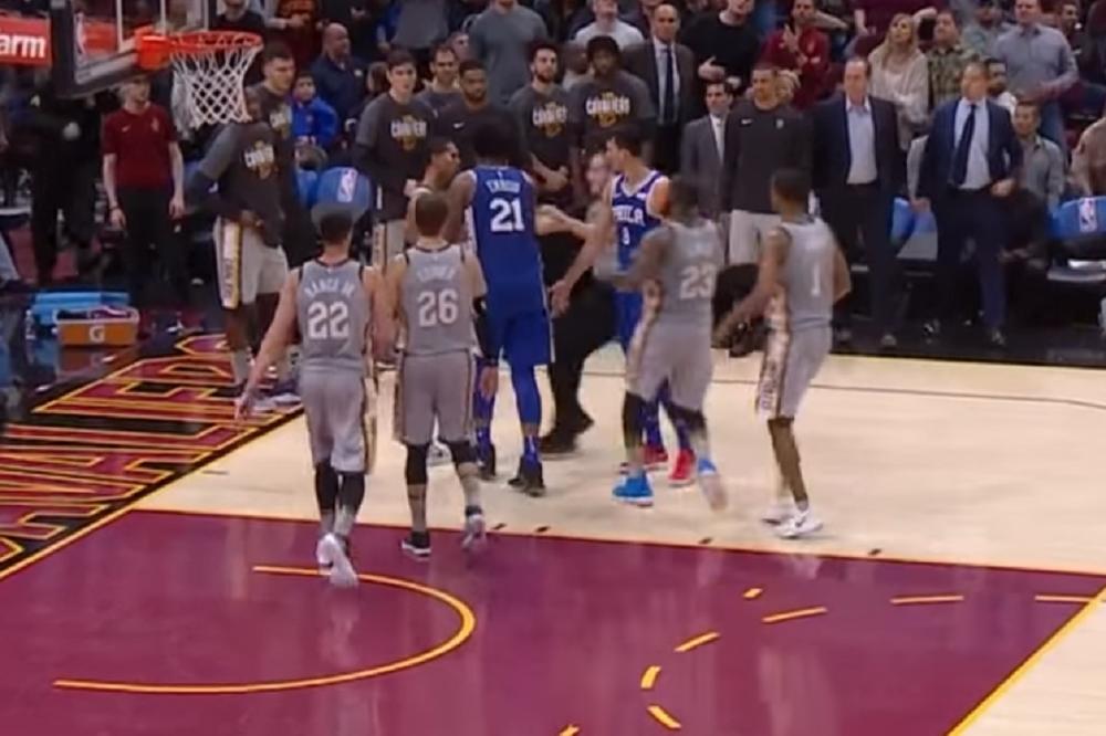Lebron poludeo zbog Šarića! Hrvat oskrnavio svetinju, igrači Klivlenda ga gađali loptom! (VIDEO)