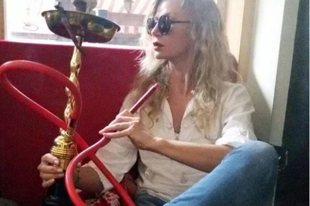 TAJNA NAJOPASNIJE ŽENE IZ UBICA MOG OCA: Ko je misteriozna plavuša koja se krije iza uloge krvožedne inspektorke? (FOTO)