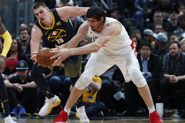 SLIKA KOJA GOVORI VIŠE OD 3.500 POENA: Bobi i Jokić u izdanju na koje smo svi zaboravili! (FOTO)