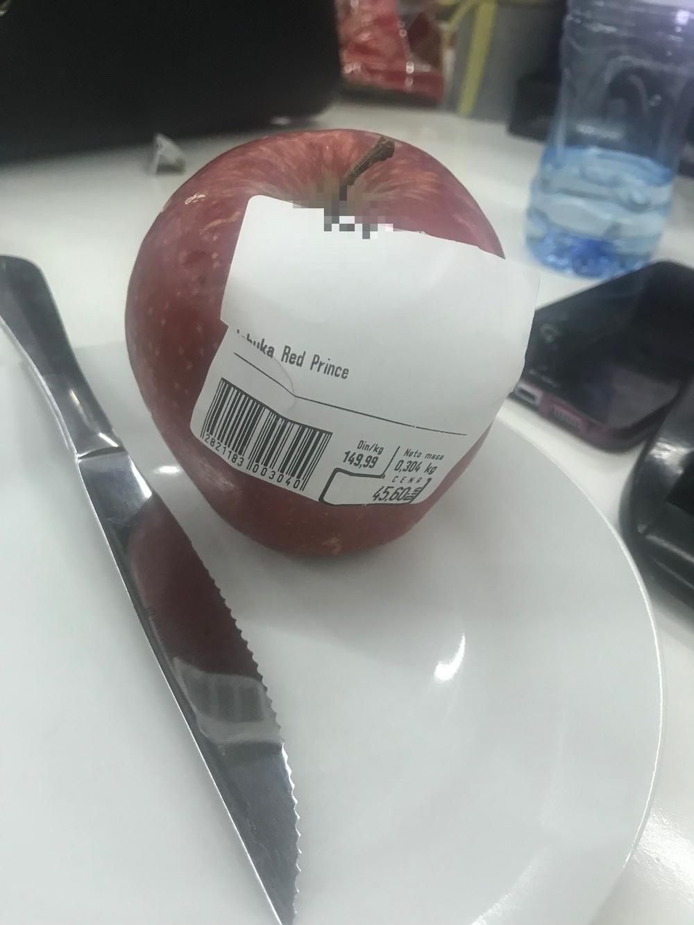 Dušu nam kroz jabuku izvadiše!  