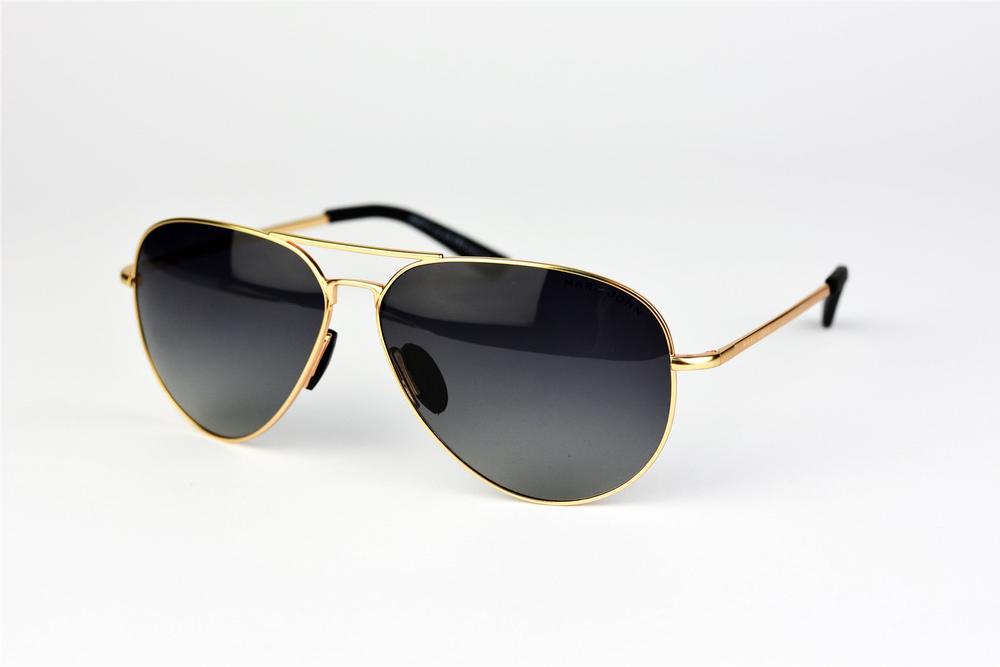 Naočare za zlatnim okvirom 