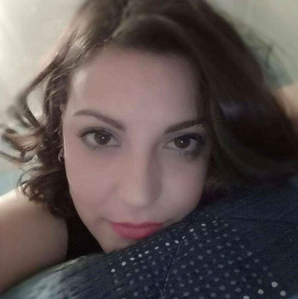 Marina Minić (29) radnica u svećari u koju je pucao bivši dečko 