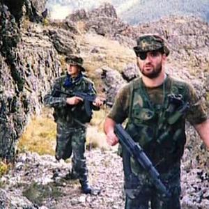 RANILI GA U OKO, A KRVAVI NIŠAN JE OBRISAO JEZIKOM Ispovest snajperiste sa Košara: "BOLJE SUZE NEGO SUVI PLAČ..."