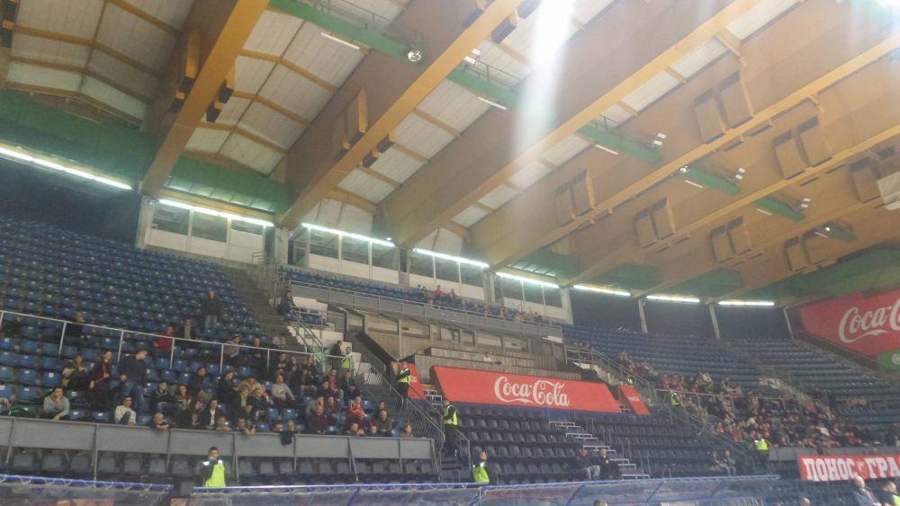 Poluprazne tribine pred meč Crvena zvezda - Unikaha
