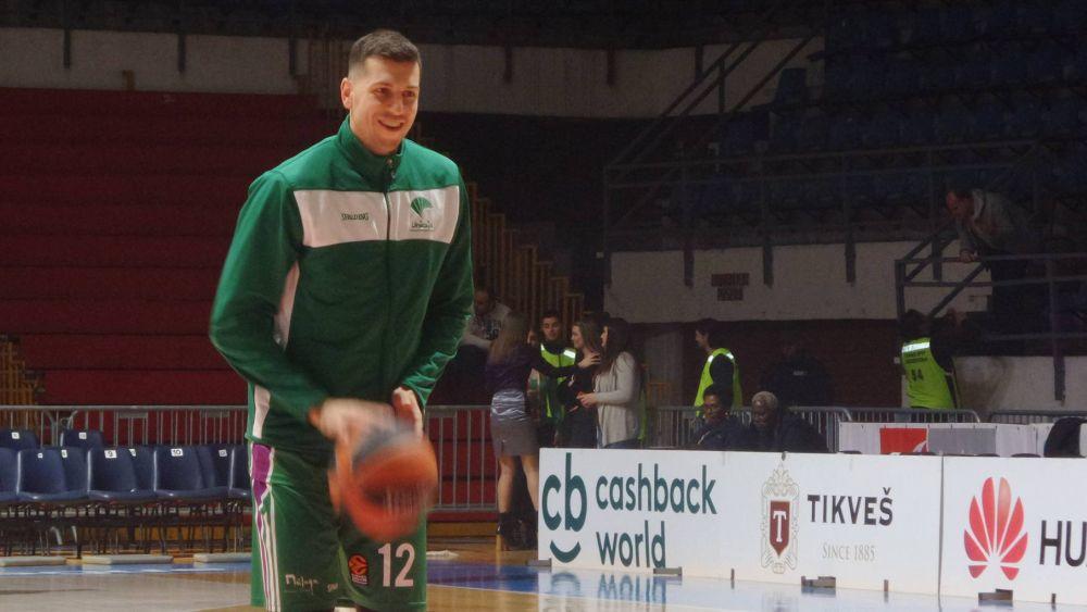 Dragan Milosavljević na zagrevanju