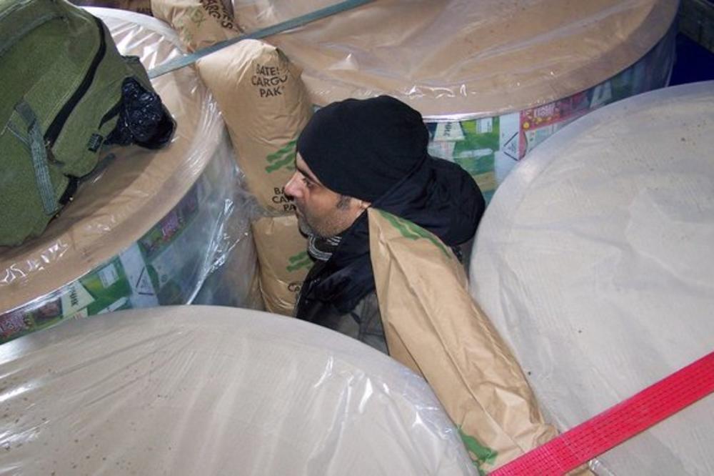 Carinik napipao LJUDSKU GLAVU U KESI ZA SMEĆE! Horor na srpskom graničnom prelazu!