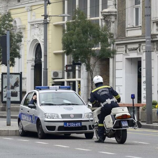 PREGAŽEN POLICAJAC: Radarom merio brzinu, bahati vozač pokušao da pobegne sa mesta nesreće