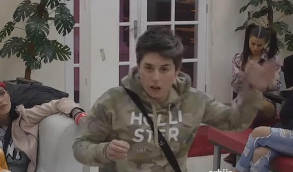 Jovana ne krije da je zaljubljena u Sanju  