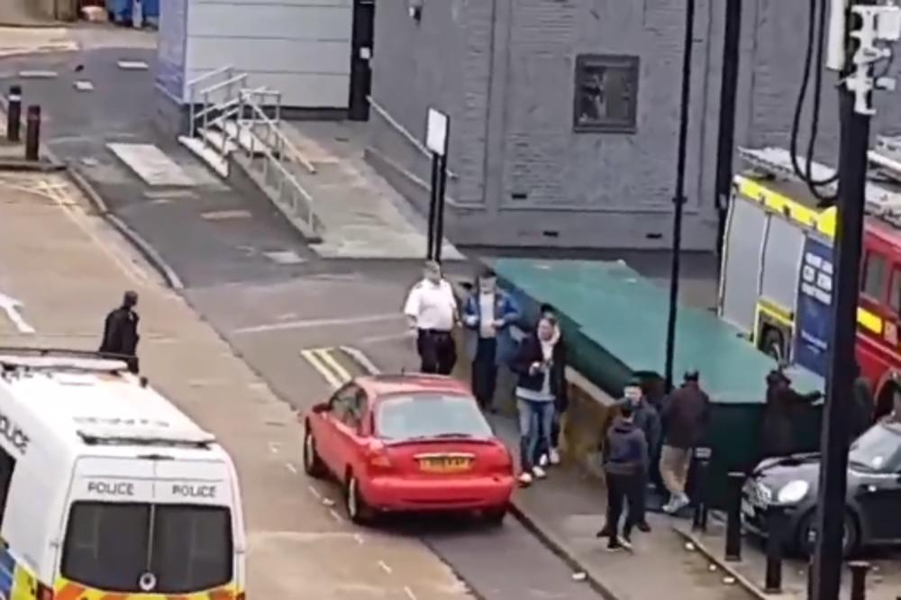 TRI OSOBE NA SMRT IZBODENE U CENTRU GRADA! Policija sve blokirala!