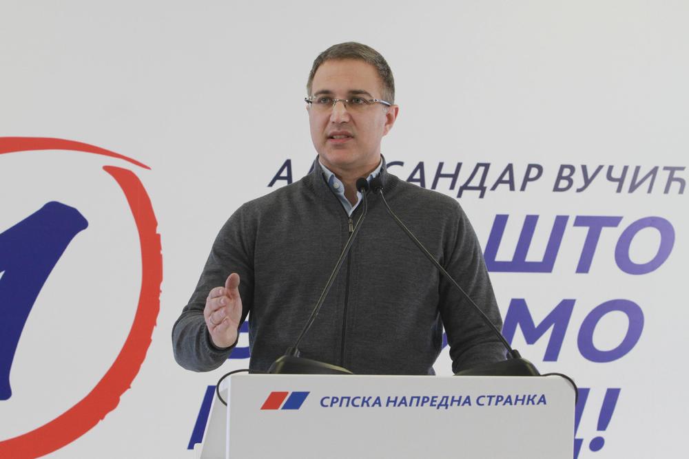 Nebojša Stefanović se obraća  