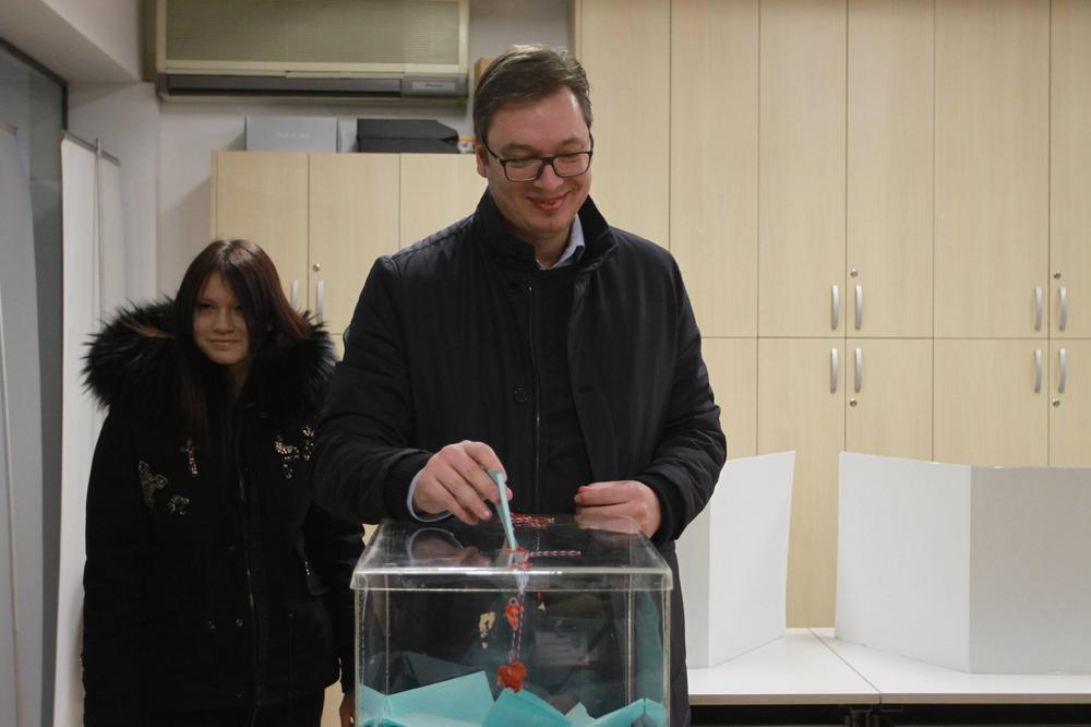 Vučić proglasio ubedljivu pobedu pa poručio opoziciji: MRŽNJA NE OSVAJA IZBORE!
