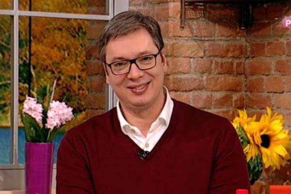 VUČIĆ OTKRIO DETALJ IZ PRIVATNOG ŽIVOTA: Jutros mi je tata na posao doneo u šerpici OMILJENO JELO što mi je mama spremila za rođendan! (VIDEO)