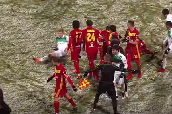 Bivši igrač Zvezde postigao jedan od najsramnijih golova ikad! Potom je usledila masovna tuča! (VIDEO)