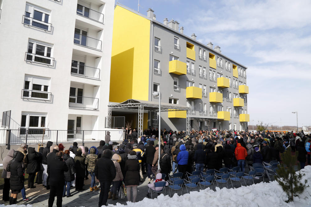 KLJUČ U RUKE: 235 izbegličkih porodica dobilo dom u Ovči (FOTO)