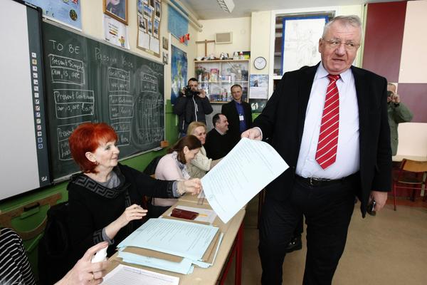 ŠEŠELJ ZNA ZAŠTO JE DOŽIVEO DEBAKL NA BG IZBORIMA: Naše glasove pokupio Vučić!