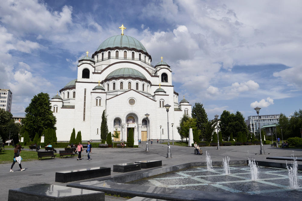 ZVONA NA HRAMU SVETOG SAVE ZA IZGORELI NOTR DAM! Petominutna zvonjava na Vračaru povodom TRAGEDIJE U PARIZU