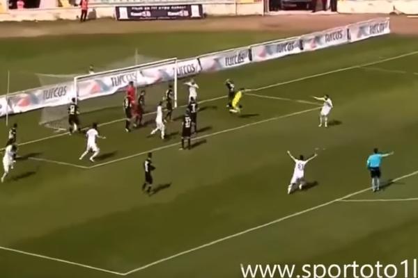 ZATO VOLIMO FUDBAL! Golman postigao gol u poslednjim sekundama utakmice! (VIDEO)