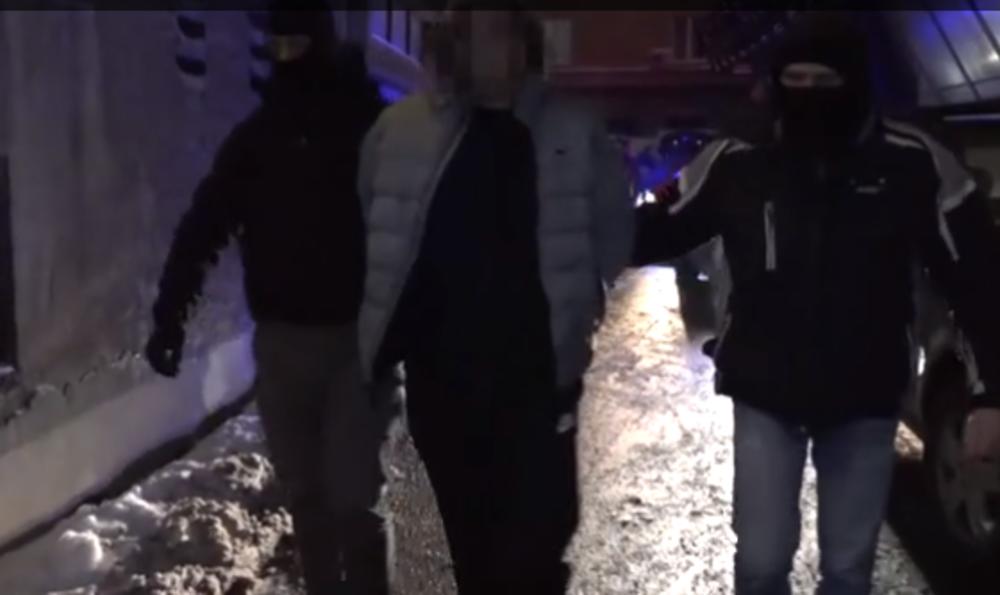 Dramatična akcija hapšenja tinejdž-bande! Pale i dve devojke!