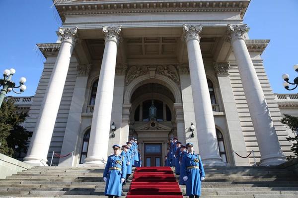 OVAJ ZAKON PODELIĆE SRBIJU!  Gej brakovi, surogat majke i EUTANAZIJA postaju LEGALNE STVARI, a ima još TOGA