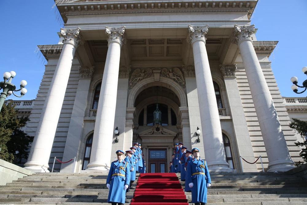 OVAJ ZAKON PODELIĆE SRBIJU!  Gej brakovi, surogat majke i EUTANAZIJA postaju LEGALNE STVARI, a ima još TOGA