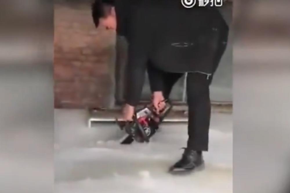 NIJE LEPO ZAVRNUO SLAVINU, A BIO JE DEBELI MINUS: Ono što se desilo podu njegove kuće je prosto NEVEROVATNO! (VIDEO)