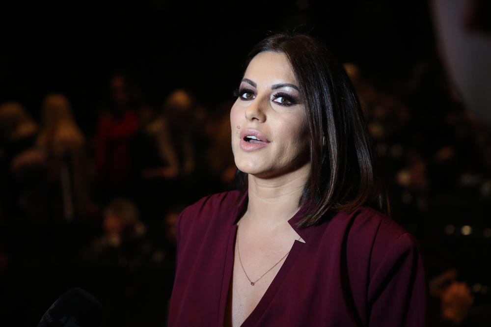 PIDŽAMA, KIMONO ILI NEŠTO TREĆE? Seka Aleksić je u Šarenicu došla OVAKVA i svi pogledi su bili uprti SAMO u nju! (FOTO)