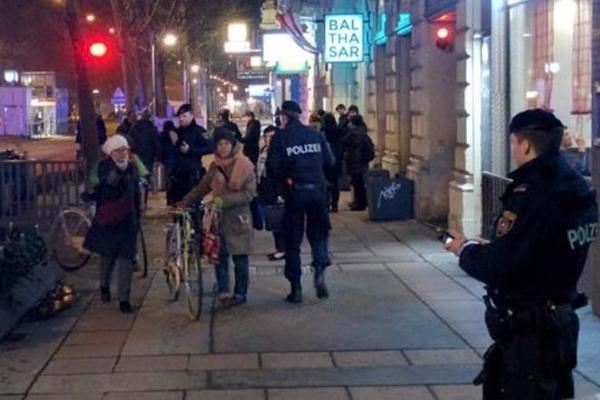 NOŽEM UBADAO LJUDE PO ULICI! Stravičan napad u Beču, više osoba povređeno! (FOTO)